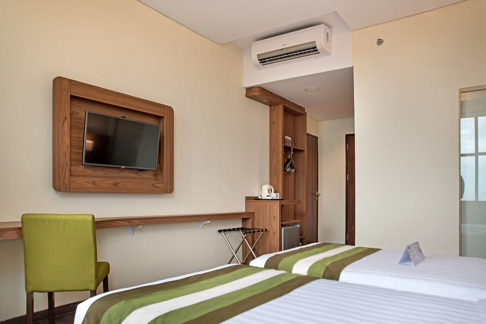 Grand Whiz Poins Simatupang Jakarta Exterior photo