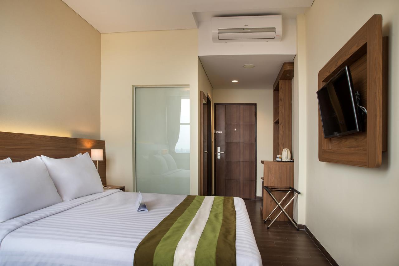 Grand Whiz Poins Simatupang Jakarta Exterior photo