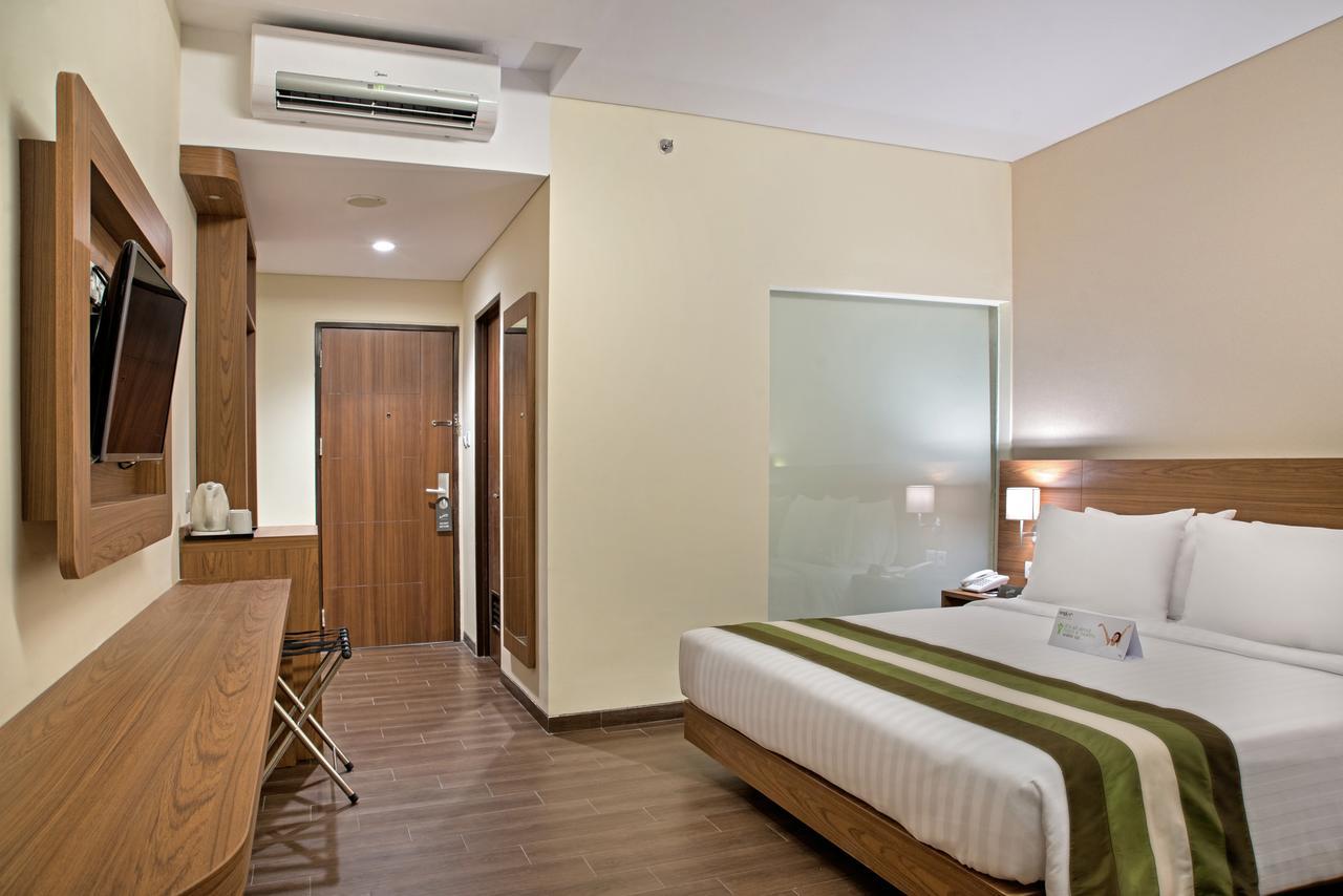 Grand Whiz Poins Simatupang Jakarta Exterior photo