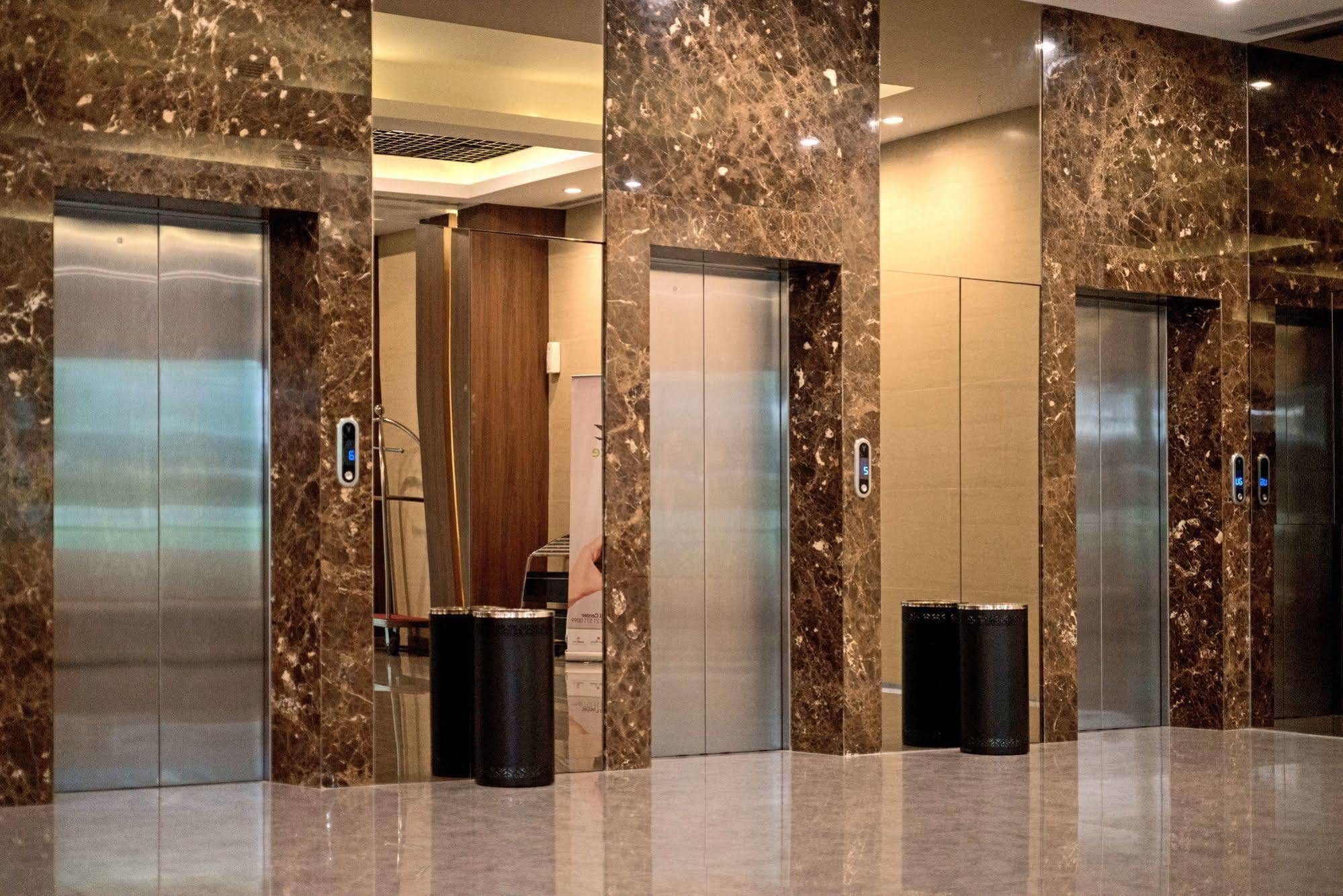 Grand Whiz Poins Simatupang Jakarta Exterior photo