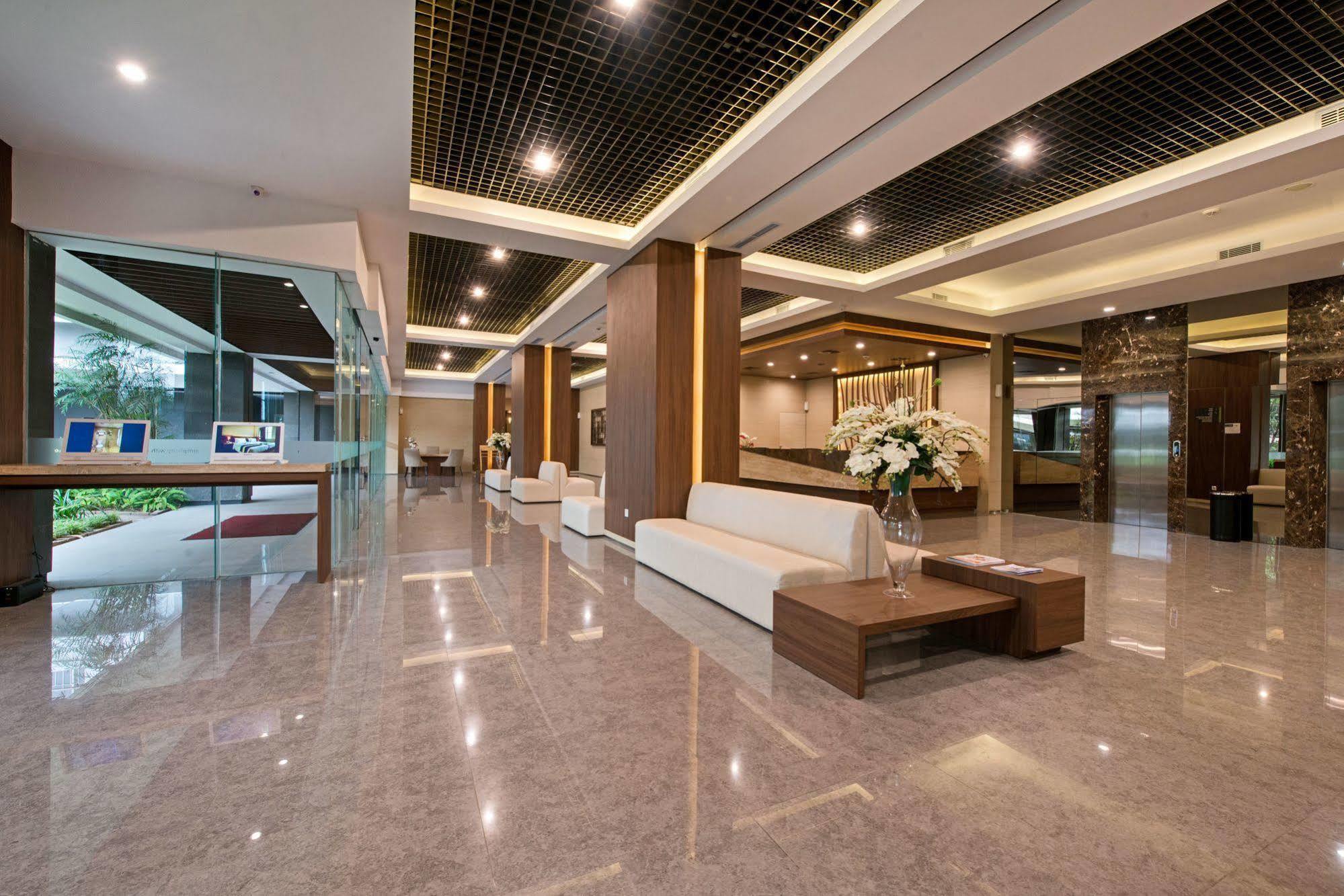 Grand Whiz Poins Simatupang Jakarta Exterior photo