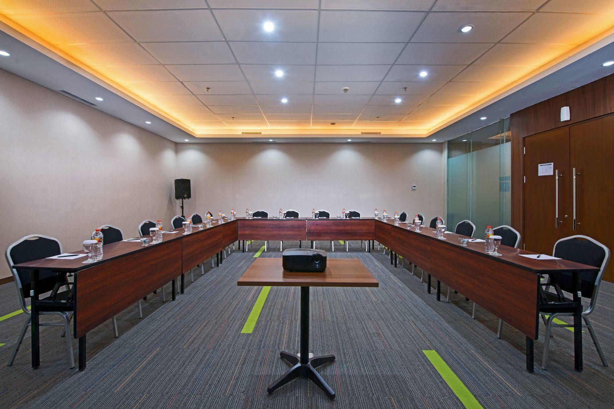 Grand Whiz Poins Simatupang Jakarta Exterior photo