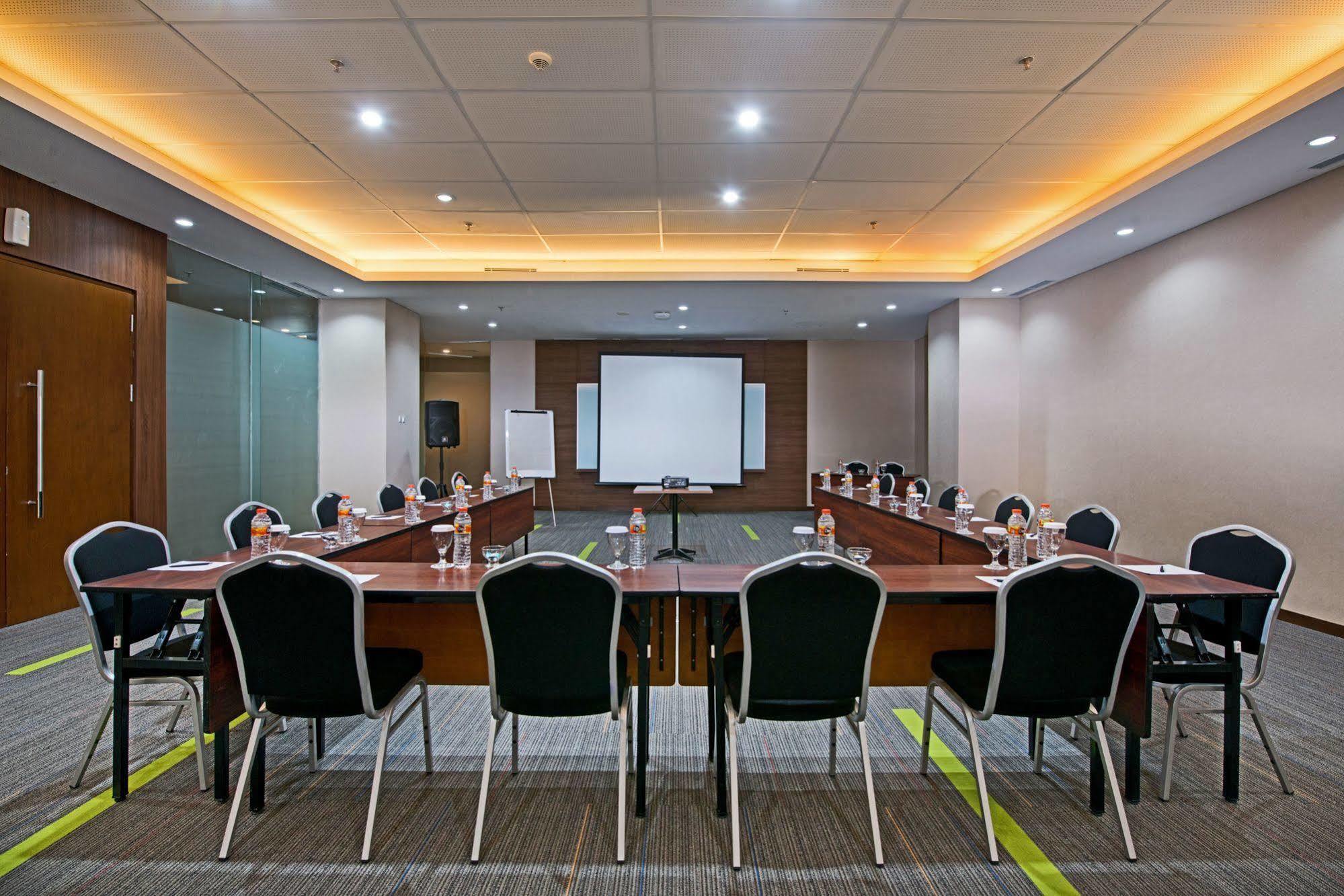 Grand Whiz Poins Simatupang Jakarta Exterior photo
